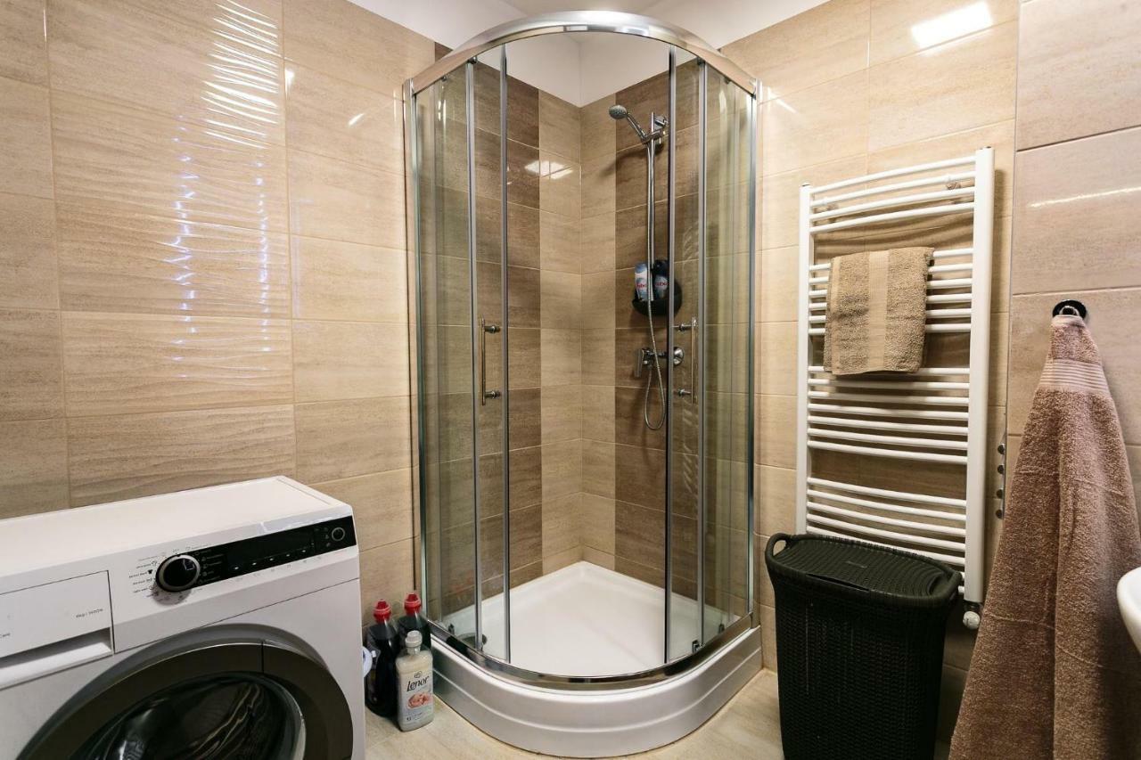 Doczy Private Apartment Debrecen Bagian luar foto