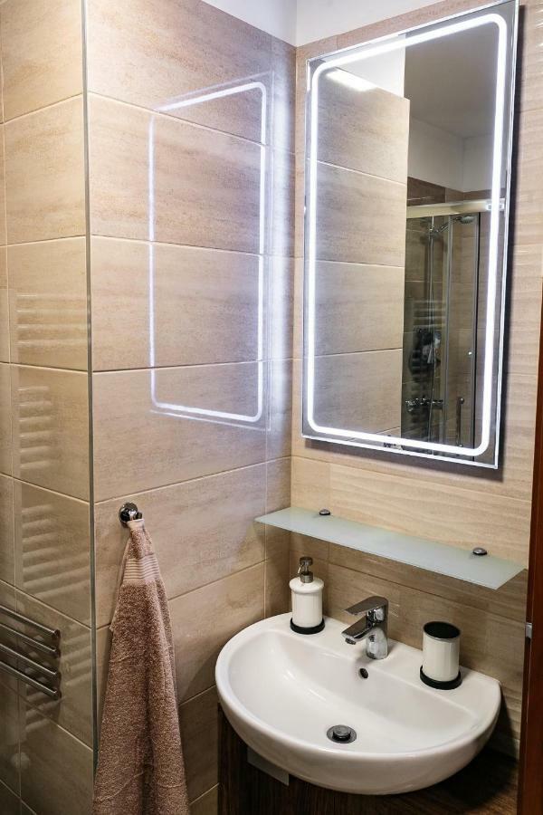 Doczy Private Apartment Debrecen Bagian luar foto